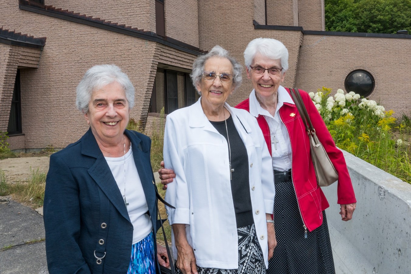 De gauche à droite, sœurs Yolande Leduc, Georgette Durand et Huguette, qui ont déjà vécu dans la résidence de la Congrégation de Notre-Dame à Sainte-Adèle.