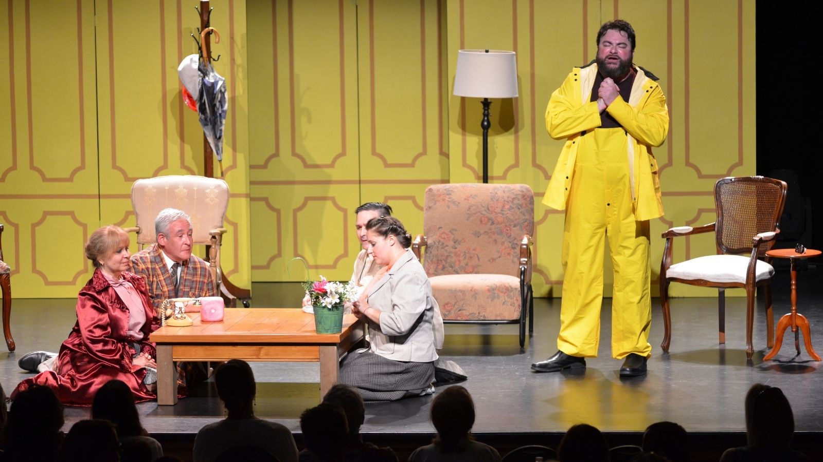 La troupe de l'école du Théâtre de la Petite Comédie présentera « La cantatrice chauve »