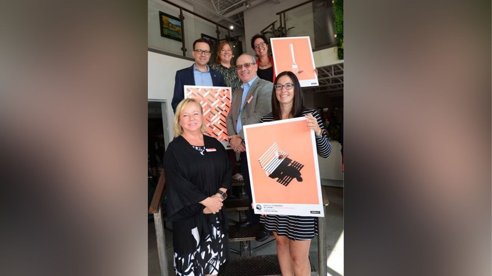 Martin Perrier, président de la campagne de Centraide Laurentides et directeur réseau de distribution Hydro-Québec, a annoncé l’objectif de la campagne de souscription annuelle. Il est accompagné de Marie-Eve Gervais, directrice – Expérience philanthropique, Annie Létourneau, coordonnatrice – Expérience philanthropique philanthropique, Serge Paquette, président du conseil d’administration, Sylvie Gauvin, directrice générale, et Annie Latreille, directrice du Centre Regain de vie.