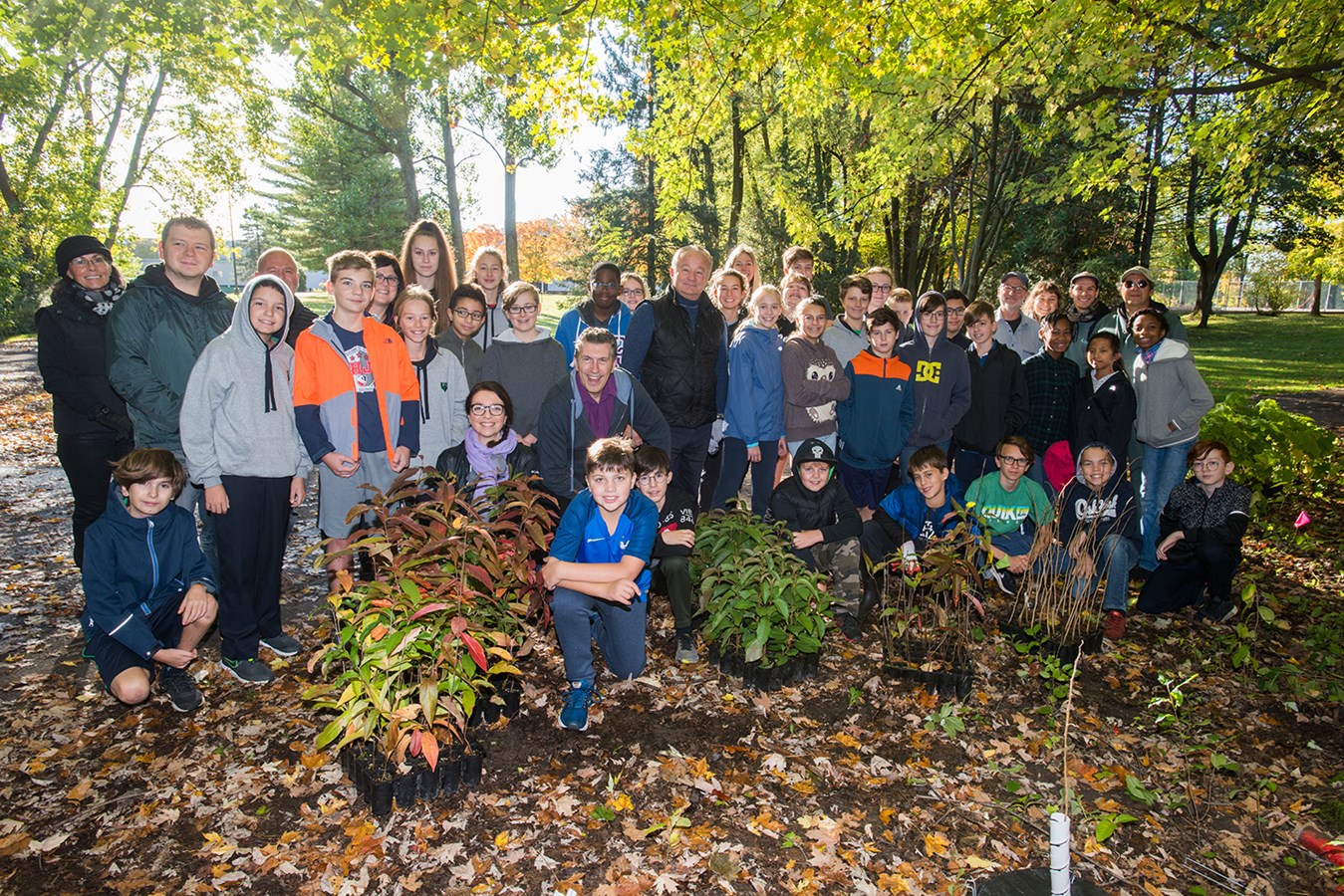 Une plantation de 300 arbres et arbustes a eu lieu à Rosemère