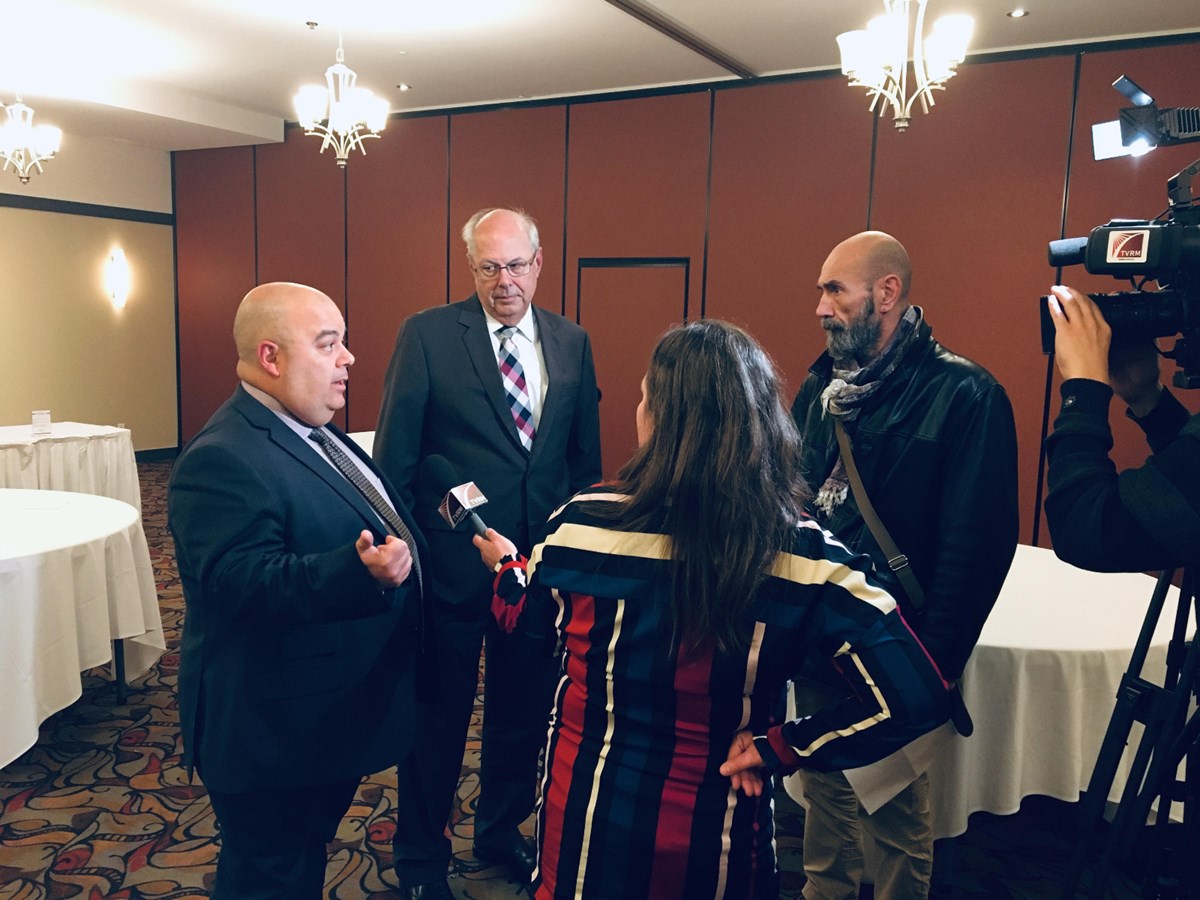 Le 5 novembre, le Dr Louis Godin, président de la Fédération des médecins omnipraticiens du Québec, était de passage à Terrebonne à l’occasion de l’Assemblée générale annuelle de l’Association des médecins omnipraticiens des Laurentides-Lanaudière, présidée par le Dr Marc-André Amyot. 