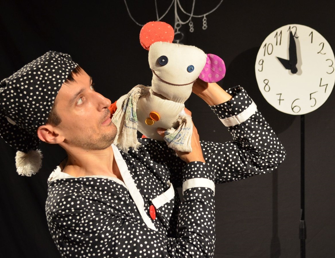 Au lit avec la pièce de théâtre "Bonne nuit", le 1er décembre