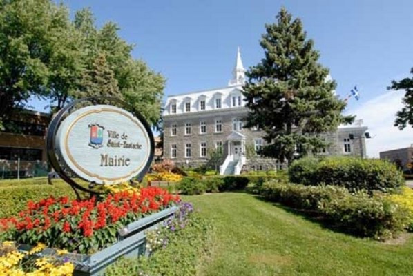 Saint-Eustache ferme ses centres communautaires, ses plateaux d’activités et annule ses cours