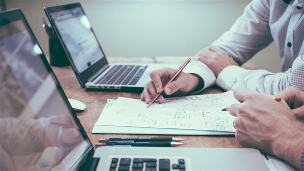 Les grandes entreprises devront tenir des engagements pour avoir accès à l'aide. 