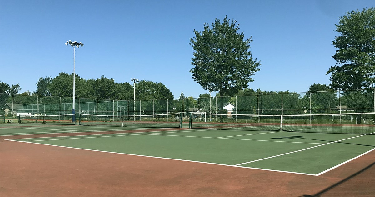Les cours de tennis se pourusivent à Sainte-Thérèse