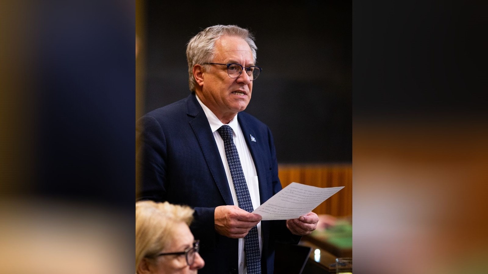 Luc Desilets rend hommage aux vétéranes et aux vétérans