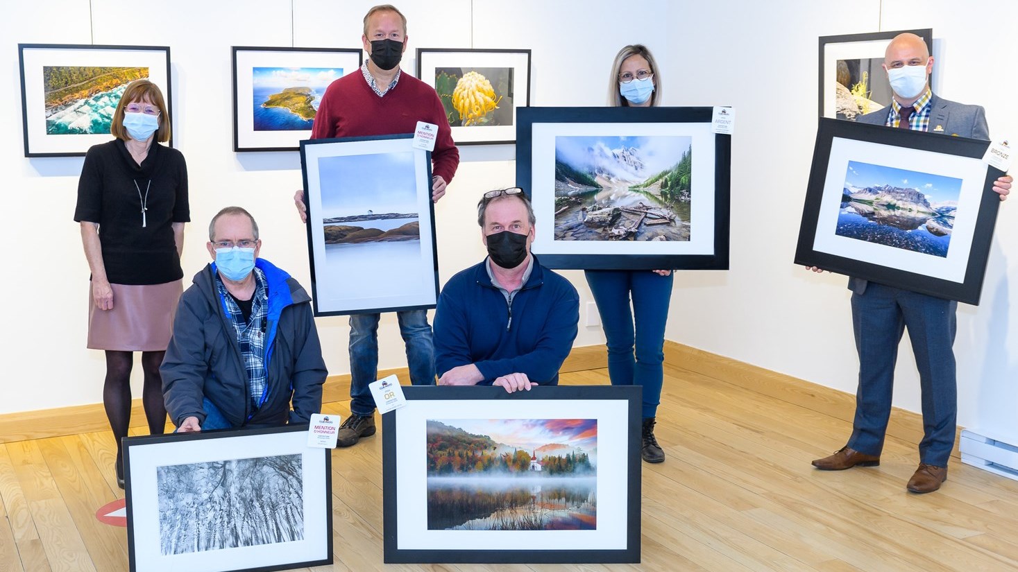 Nicole Ruel, conseillère municipale; Éric Perreault, photographe; Karine Desmarais, photographe; Francis Allaire, conseiller municipal; Peter Cully, photographe et Claude‑André Fortin, photographe.