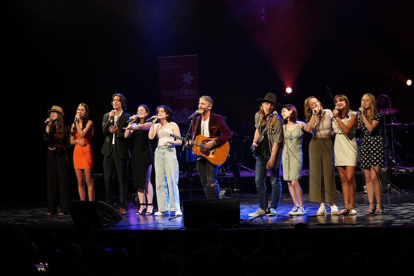 Les finalistes de Blainville en chansons avec les numéros hors concours