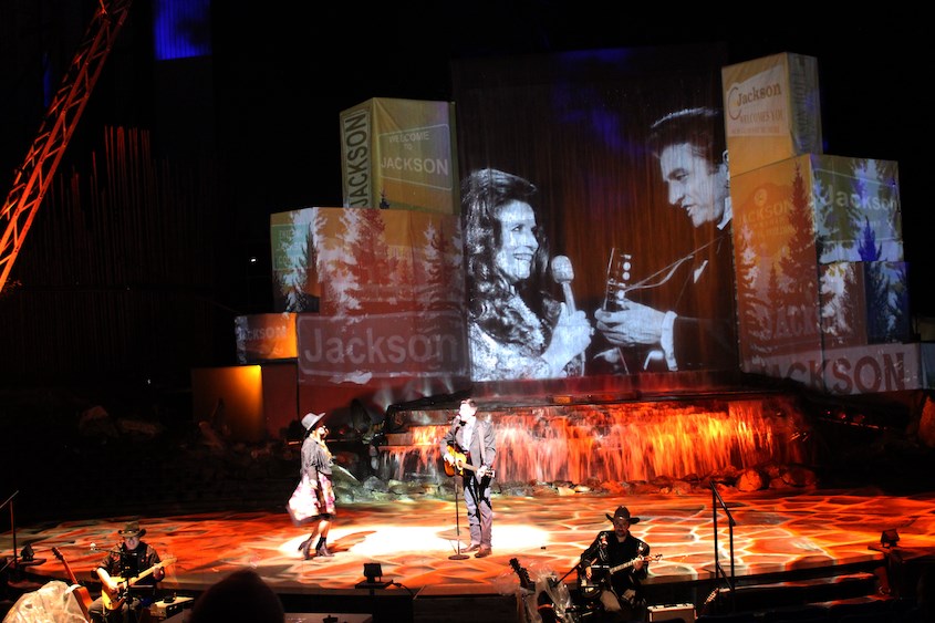 Une première survoltée pour le spectacle Crazy Country à l’Amphithéâtre Québecor de Shawinigan