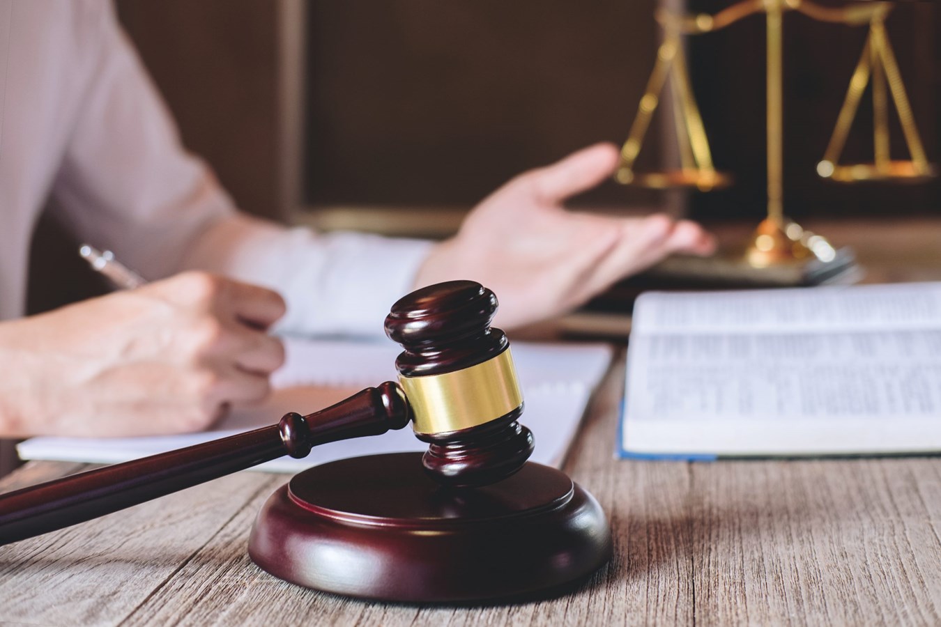 Comment choisir le meilleur avocat en droit du travail pour votre dossier ?