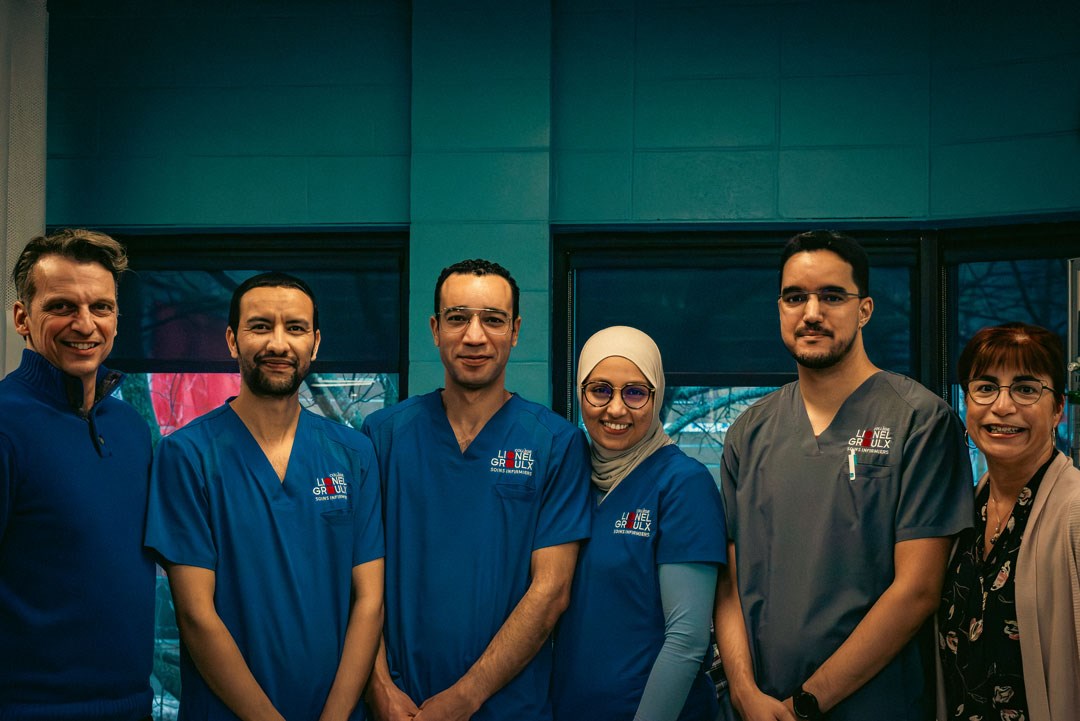 Cinq étudiants nés hors Canada terminent leurs études comme infirmières