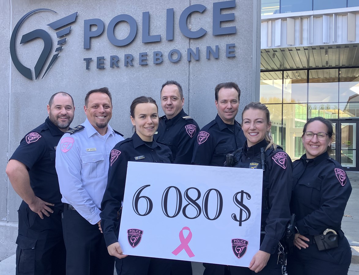 Les policiers de Terrebonne récoltent plus de 6 000 $ pour le cancer du sein