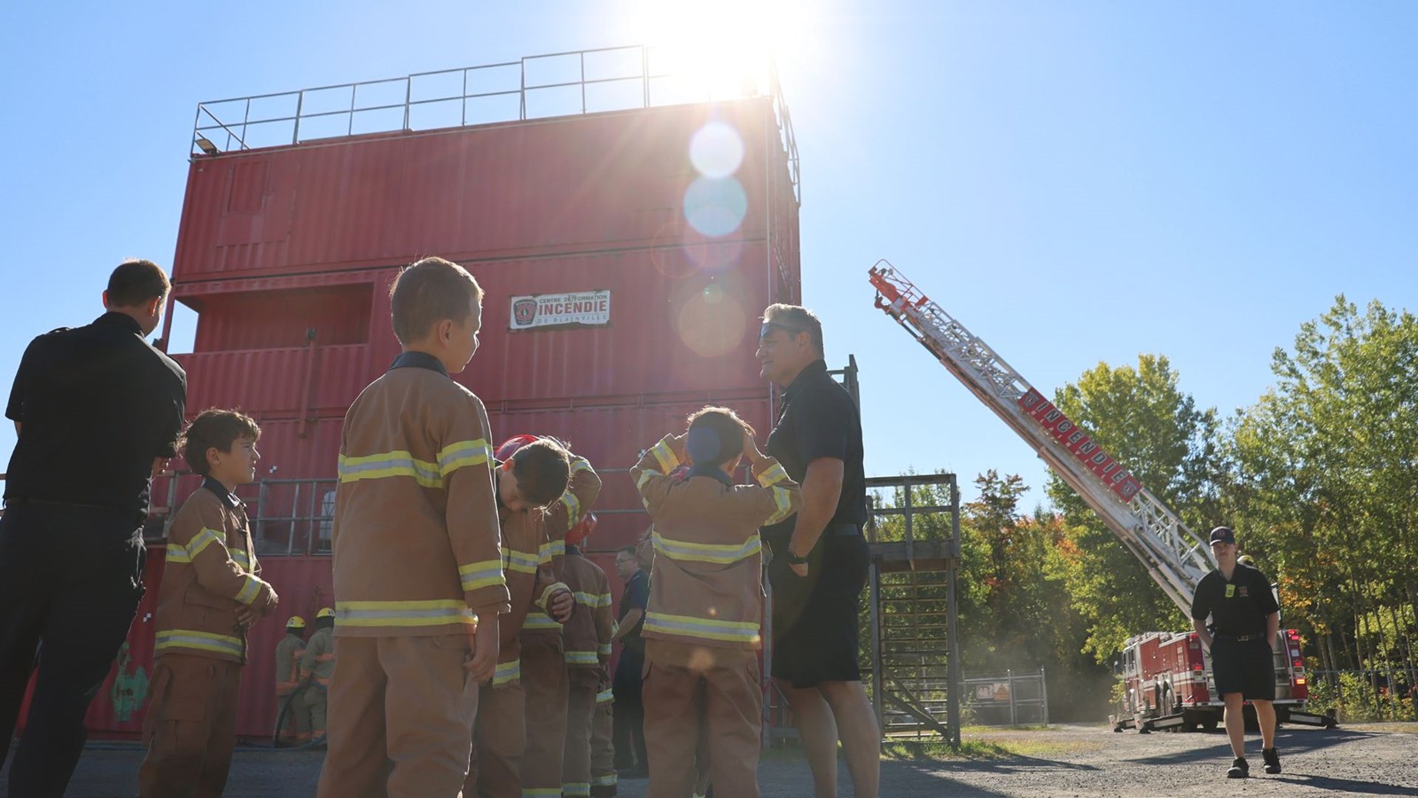 Dix-sept jeunes de Blainville et Rosemère deviennent pompier d'un jour 
