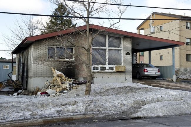 Maison complètement ravagée par les flammes