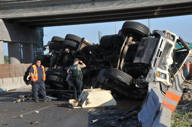 Le renversement d’un poids lourd cause la fermeture de l’autoroute 15 à Boisbriand
