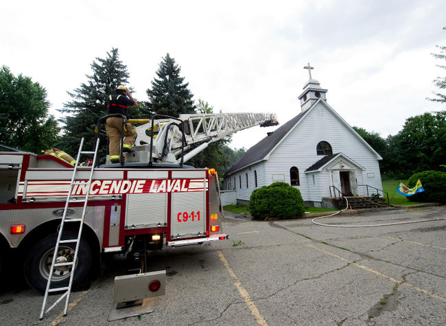 Une église est la proie des flammes à l’île Bigras