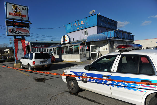 Coups de feu dans le stationnement d'un bar de danseuses de Laval