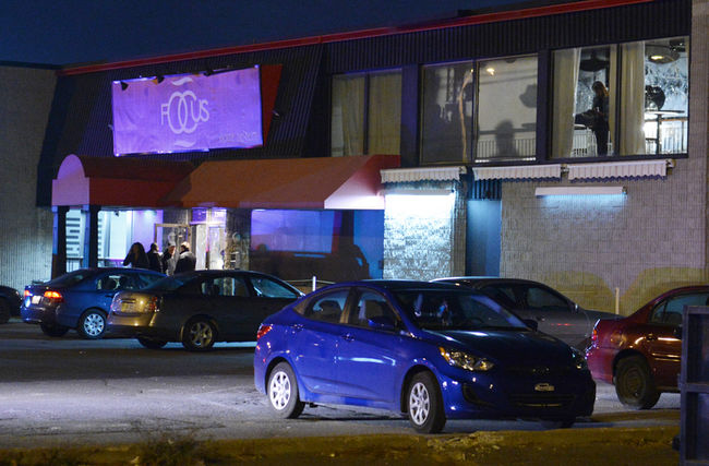 Boîte de nuit à Laval : il reçoit une balle dans la jambe