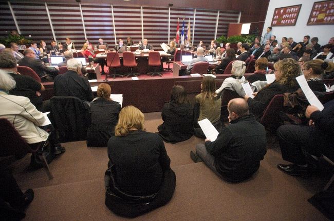 1,5 M $ versé aux 17 élus sortants