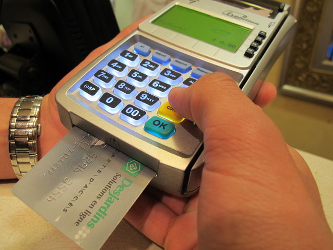 Des centaines de Québécois se font pirater leur carte bancaire
