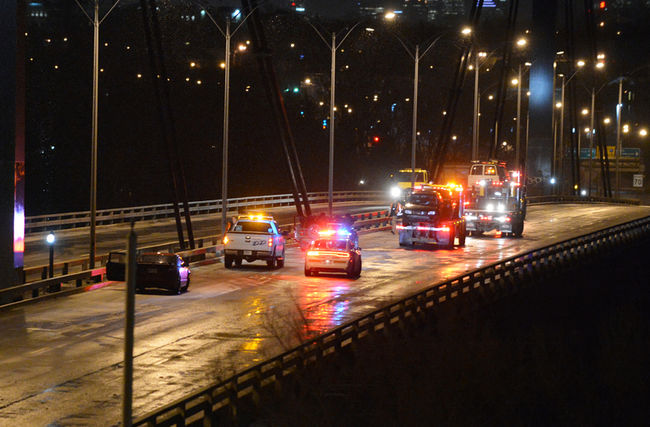 Plusieurs sorties de route sur des ponts de la région de Montréal