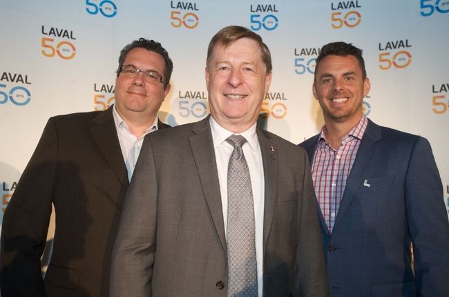La Ville de Laval célèbrera son 50e anniversaire sur une année complète à compter du 31 décembre prochain. Sur la photo, Jean-Philippe Jouy, président de Laser Quantum partenaire des célébrations, le maire de Laval Marc Demers et l’humoriste Philippe Bond, porte-paroles des célébrations.