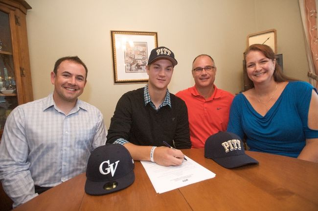 Charles Leblanc dans l’uniforme des Pitt Panthers