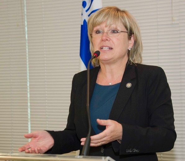 La ministre Francine Charbonneau décrit comme un exercice rigoureux et responsable le dernier budget présenté par son collègue des Finances, Carlos Leitao.