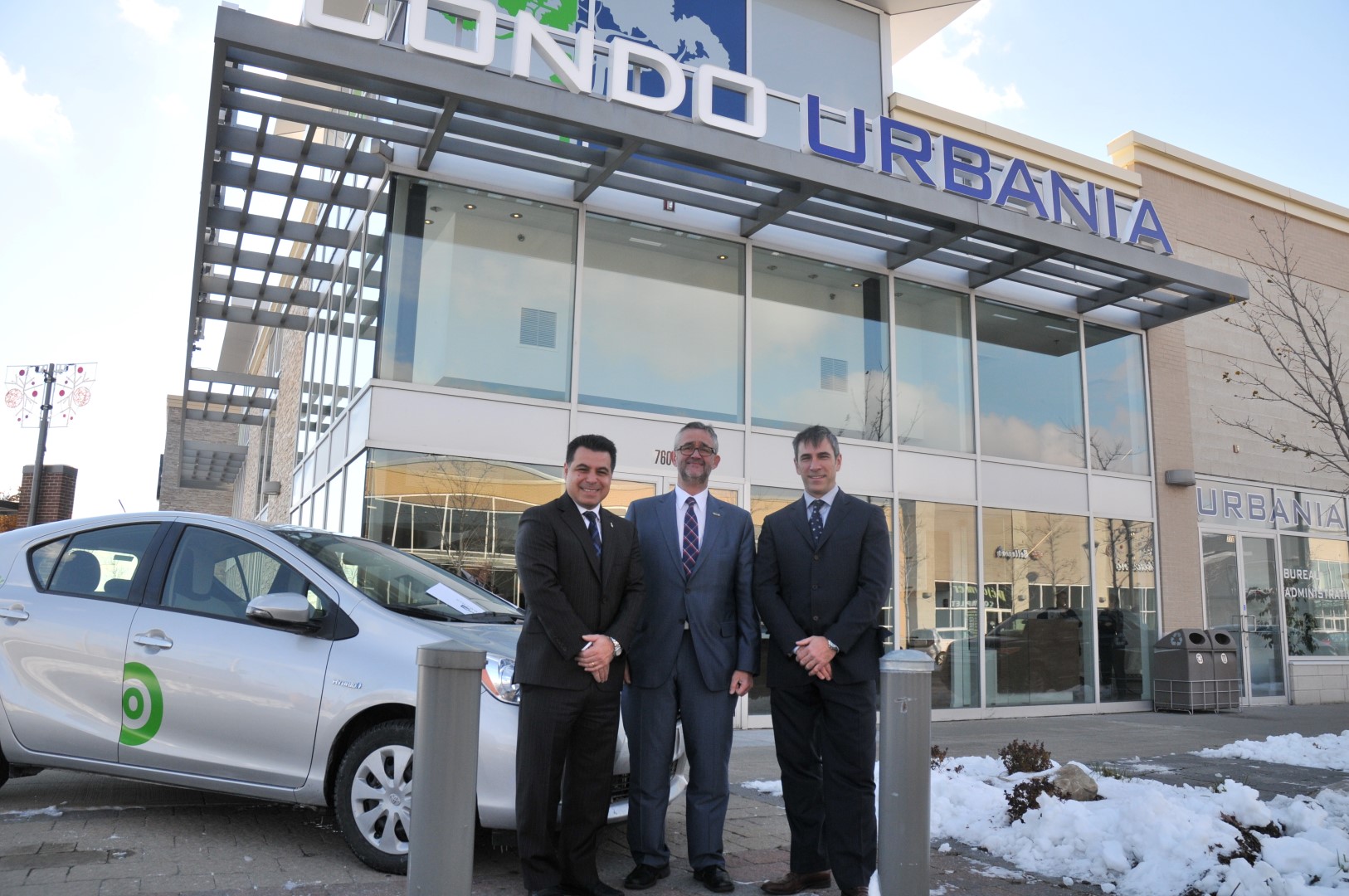 On a annoncé, mardi matin, le lancement du projet résidentiel Urbania 2. Sur la photo, de gauche à droite, David De Cotis, Ville de Laval et Laval Technopole, Normand Bélanger, Fonds immobilier de solidarité FTQ, et Sébastien Lessard, Société de développement Urbania.