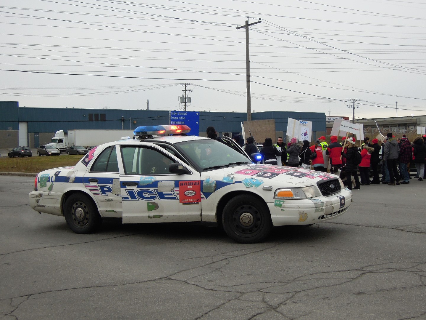 Pas de retour à l’uniforme pour les policiers de Laval