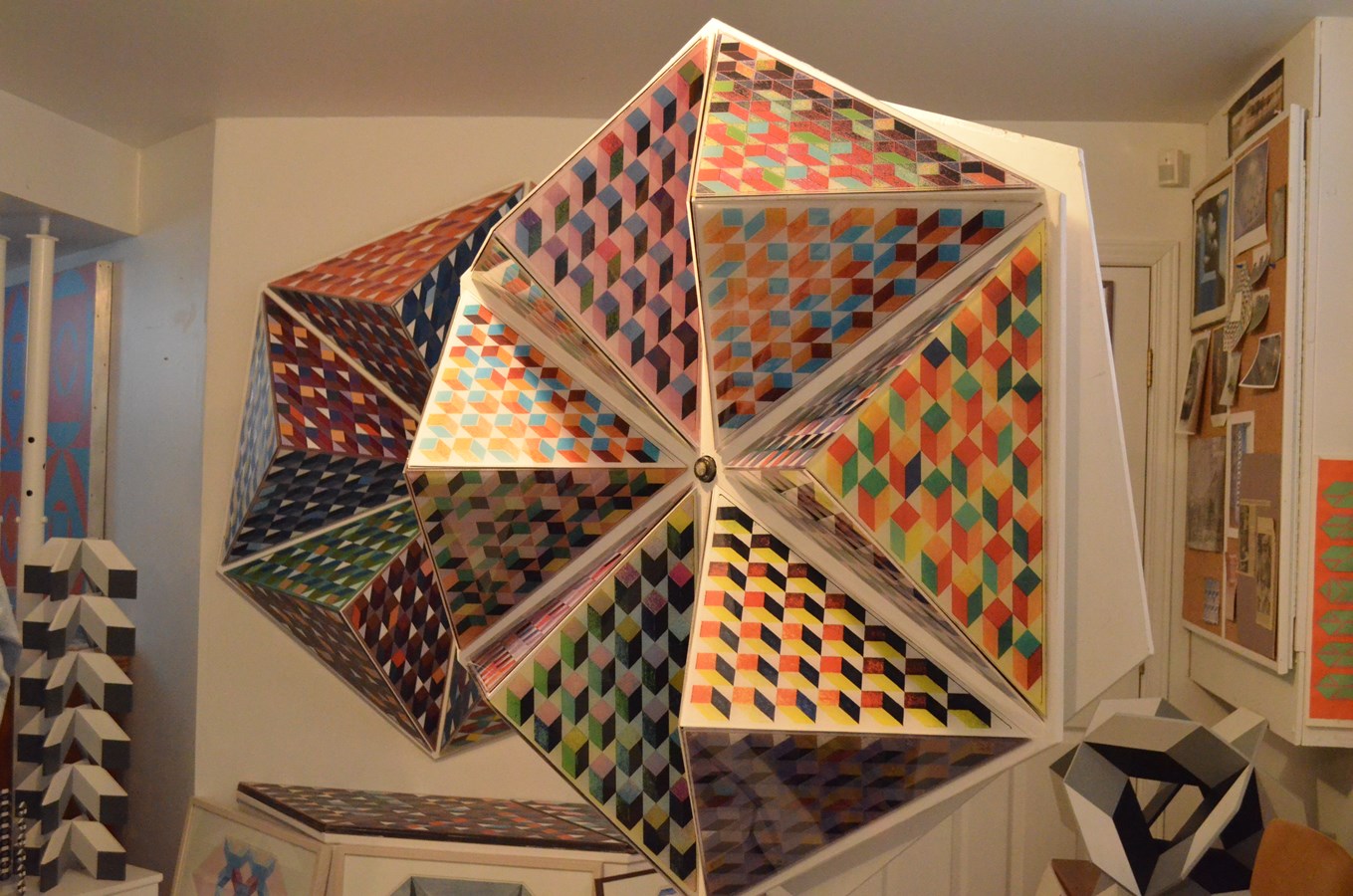 Dans les œuvres Kaleidoscope, les panneaux sont interchangeables à l'infini.
