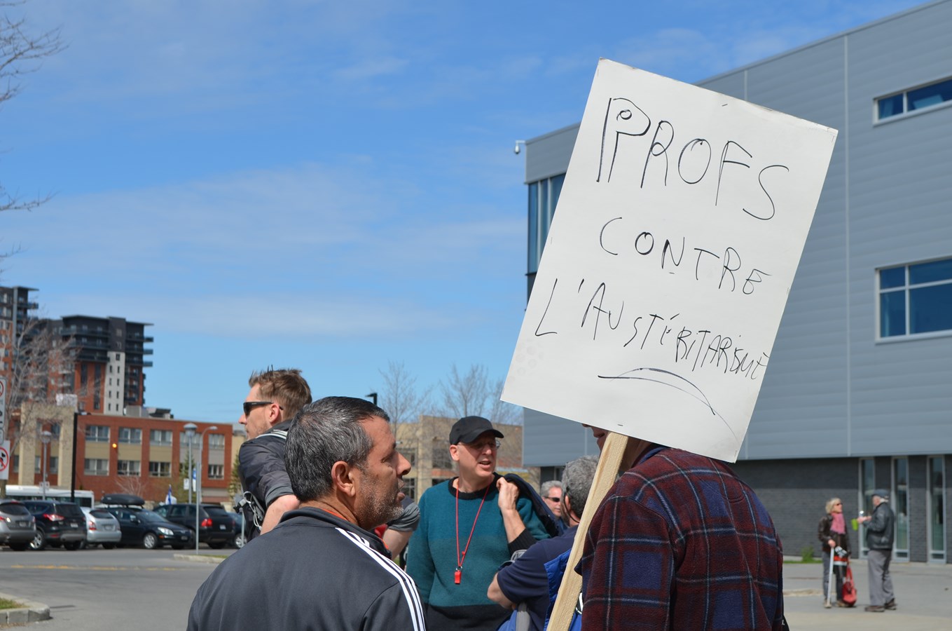 Collège Montmorency : les profs sont en grève malgré l'interdiction