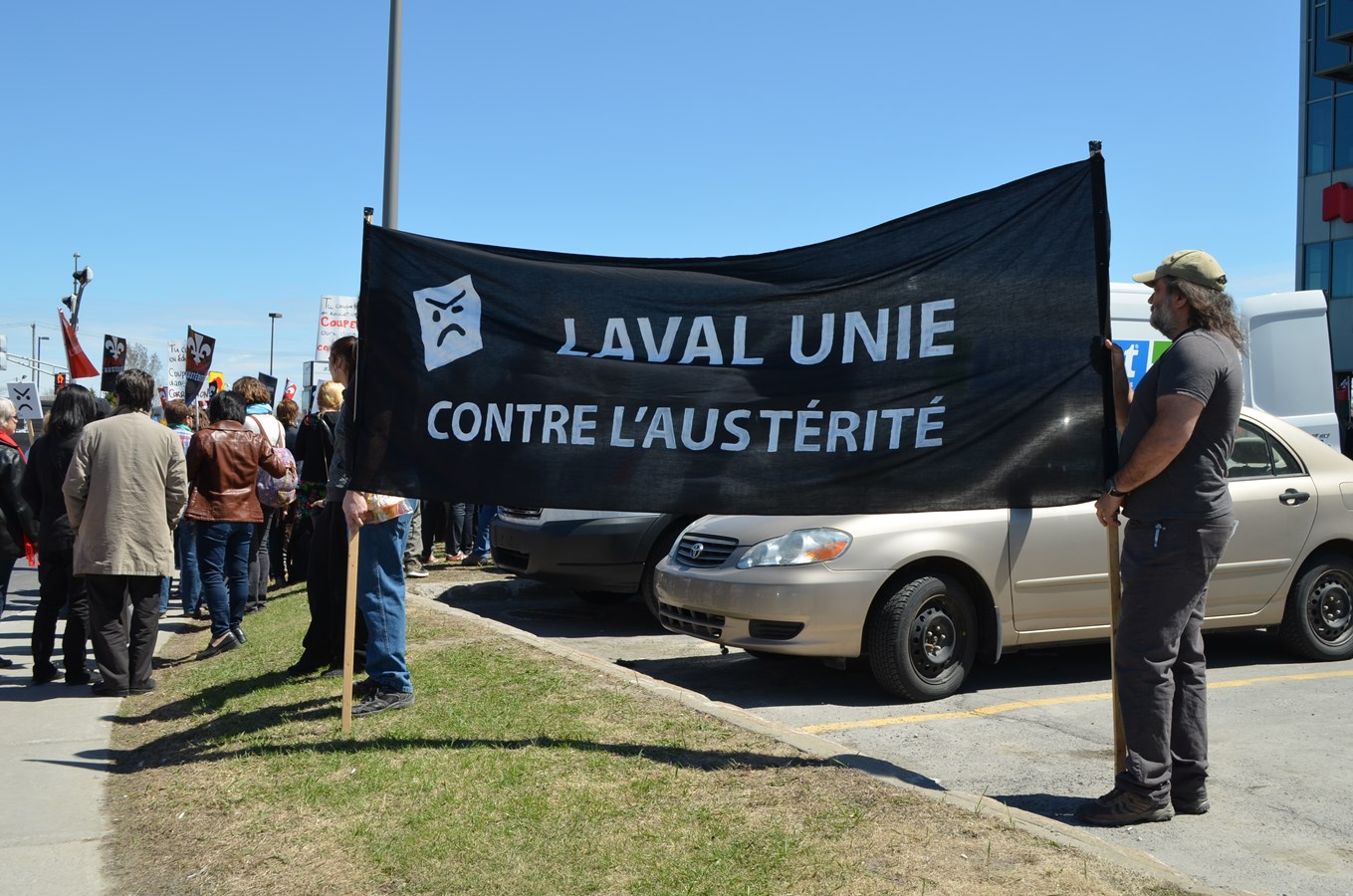PHOTOS Coalition lavalloise contre l'austérité : les manifestants sont au rendez-vous