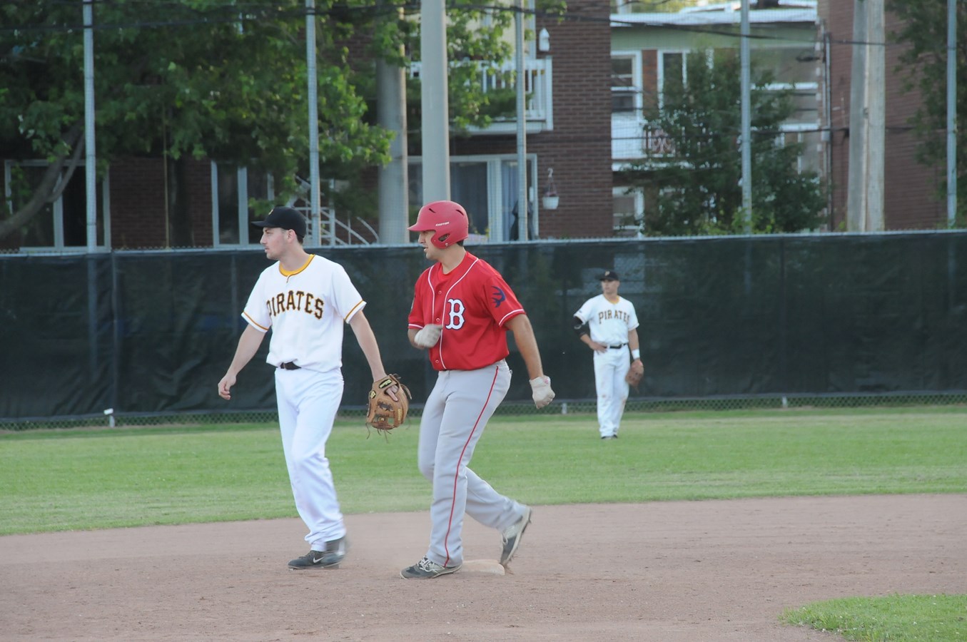 Les Bisons jouent le même tour aux Pirates