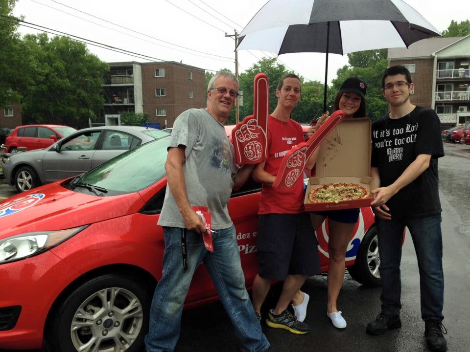 Boston Pizza Centropolis sillonne les rues de Laval pour souhaiter la bienvenue à ses nouveaux voisins!
