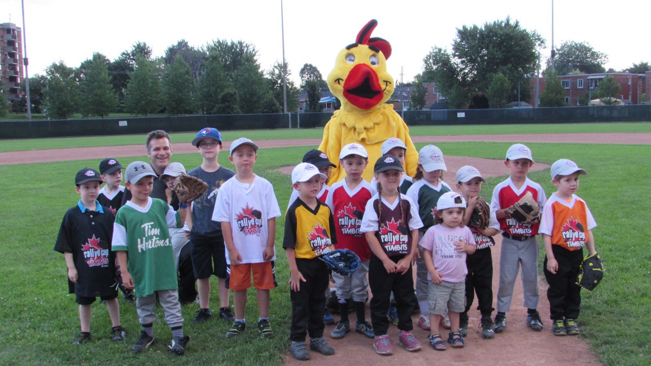 Les Pirates de Laval rendent hommage à deux clubs de baseball mineur