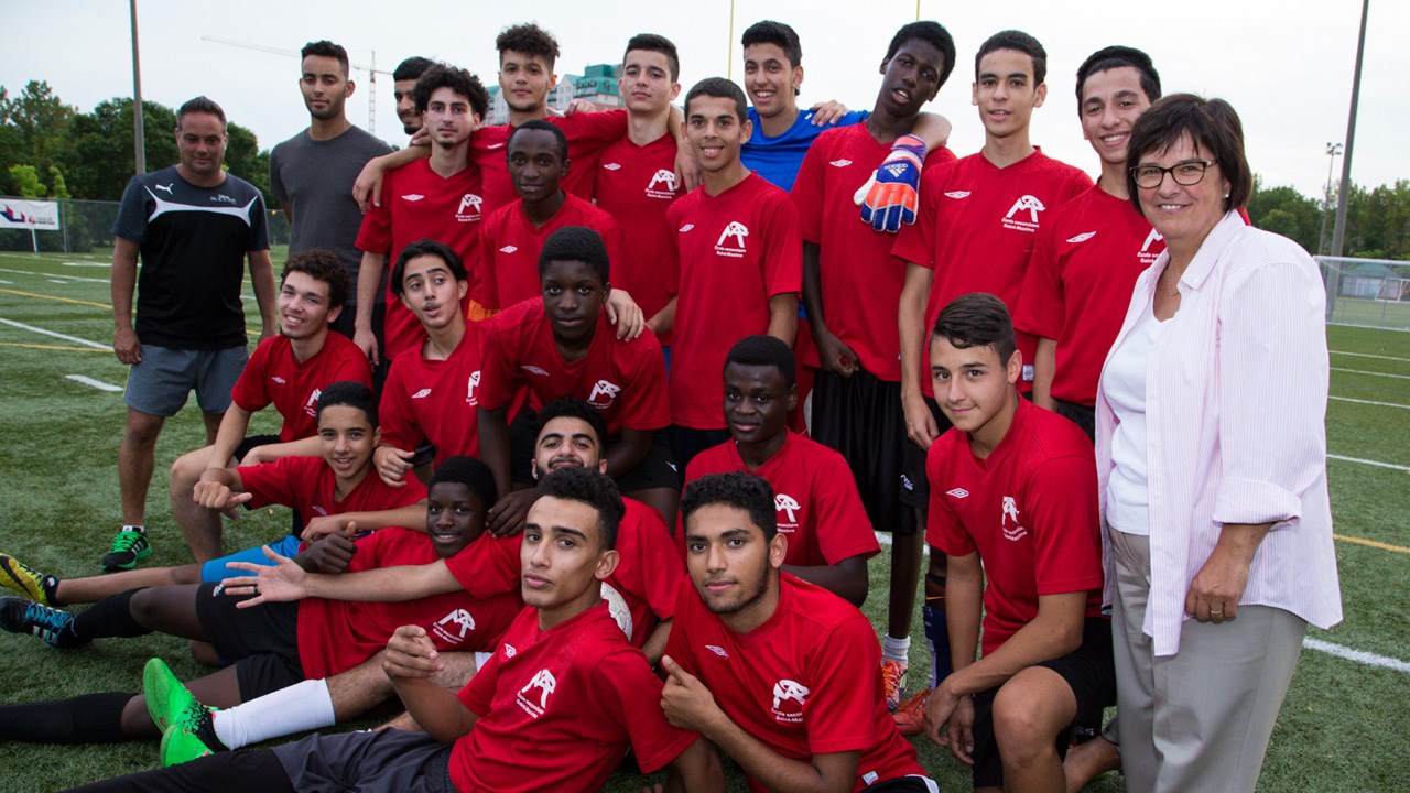 Les jeunes de la CSDL l'emporte 8 à 7 lors d'une partie de soccer contre les élus lavallois
