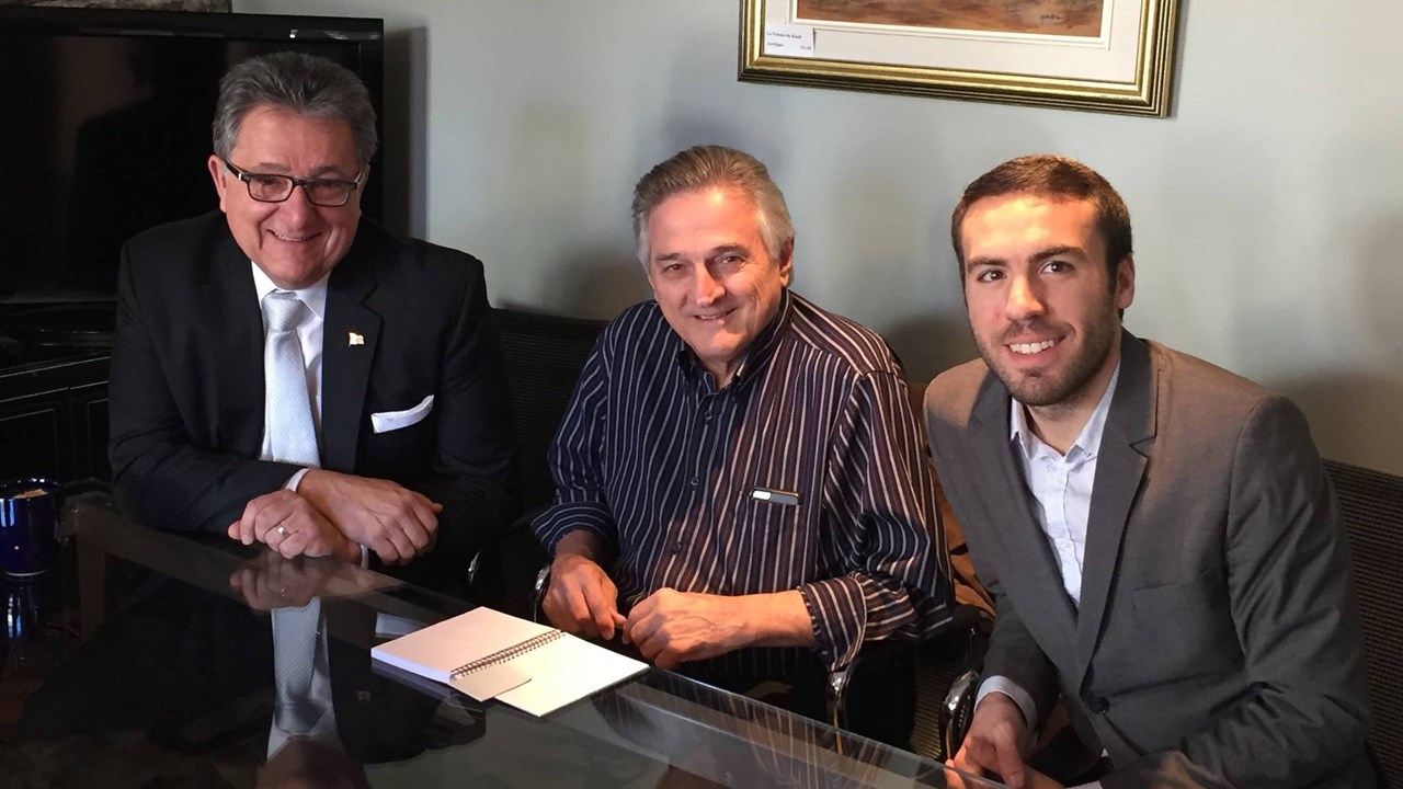 Rencontre informelle entre les débutés Jean Habel, Jean Rousselle et Yves Robillard