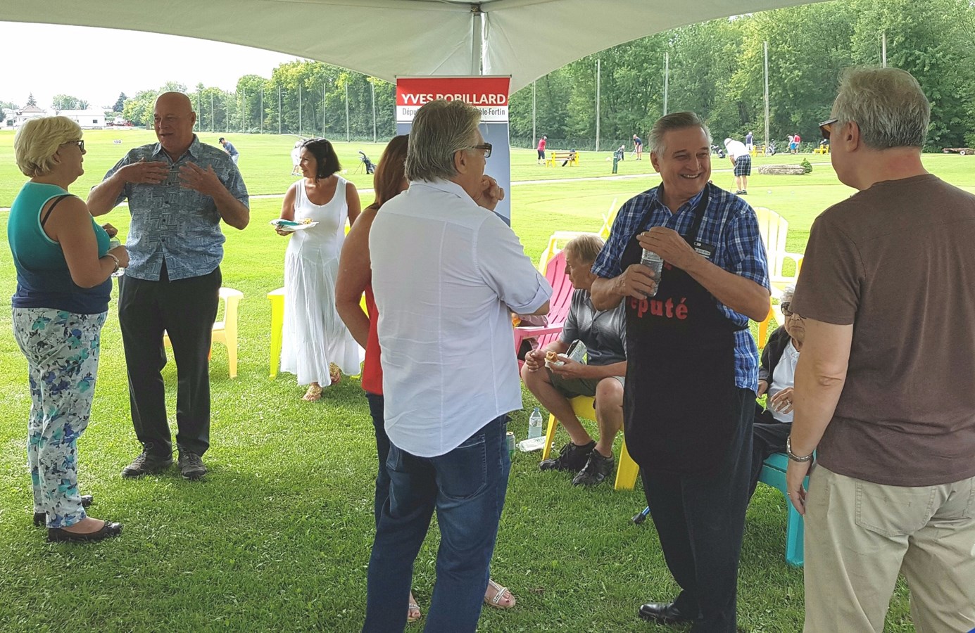  Yves Robillard se réjouit du succès de son premier barbecue du député