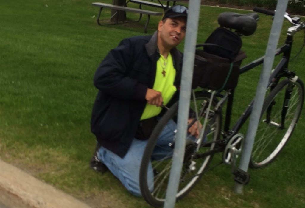 Suspect de menace de mort et vol recherché