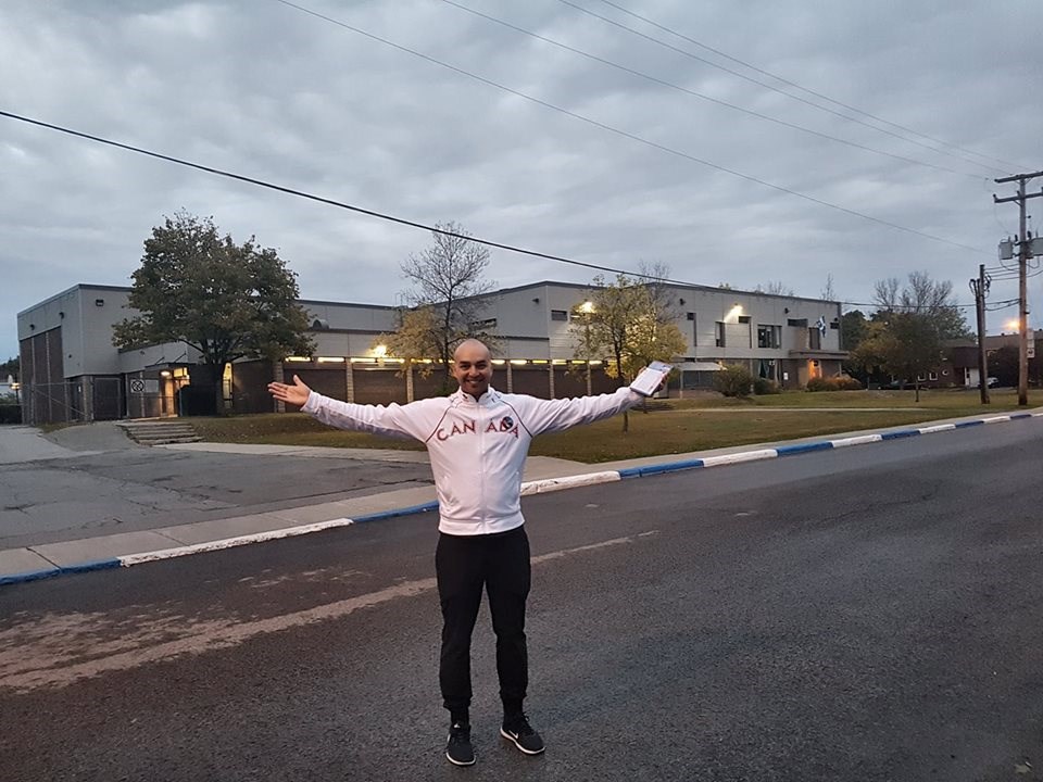 Nicolas Macrozonaris, candidat d’Action Laval, court pour vous dans Sainte-Dorothée