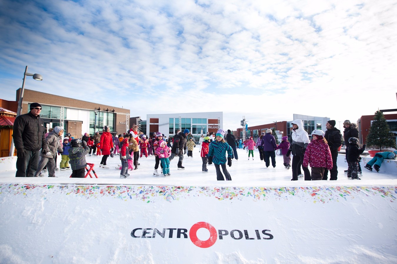 Marché de sapins, forêt d’étoiles Cominar, patinoire extérieure, contes, fanfare et chocolat chaud !