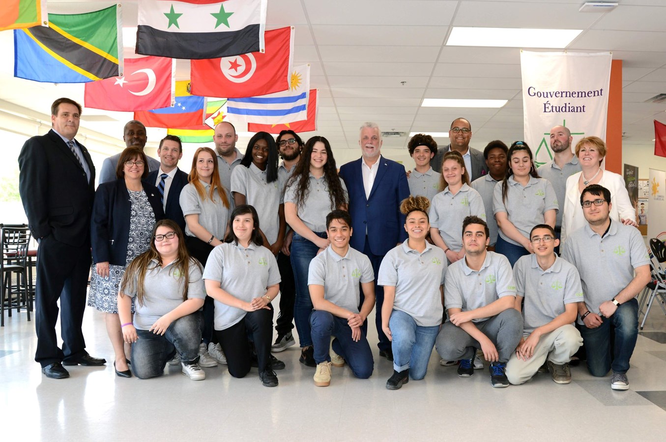 Des élèves lavallois discutent avec le premier ministre du Québec