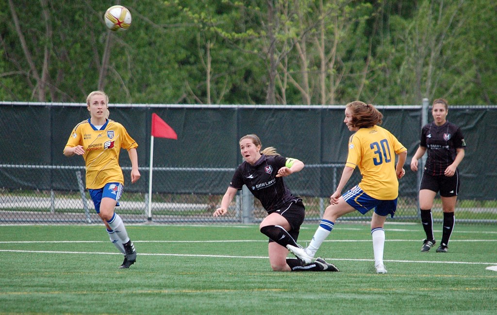 Le CS Monteuil tient tête au Dynamo de Québec
