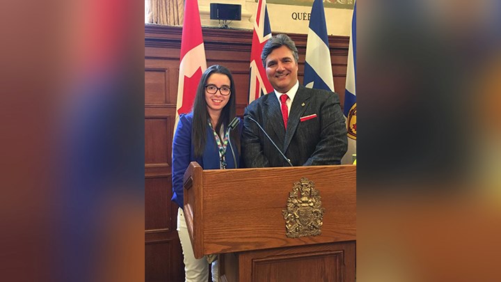 Encourager les jeunes femmes dans le monde de la politique canadienne