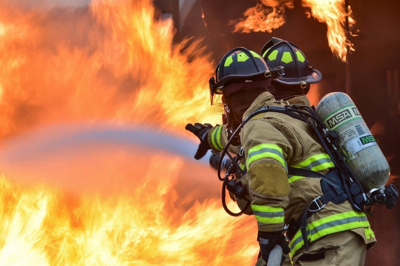 Les Serres Sylvain Cléroux sont lourdement endommagées par les flammes