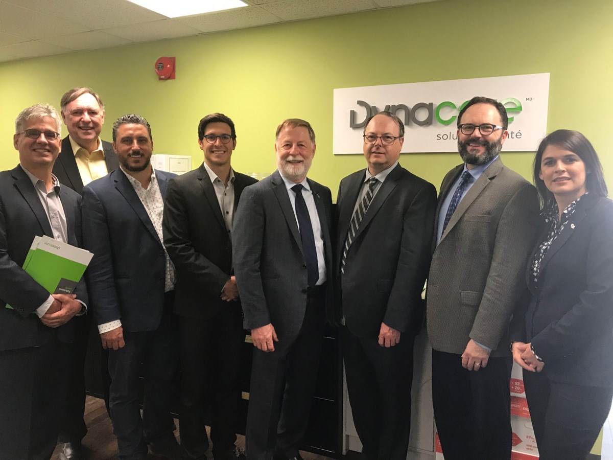 Le maire de Laval visite le laboratoire Dynacare