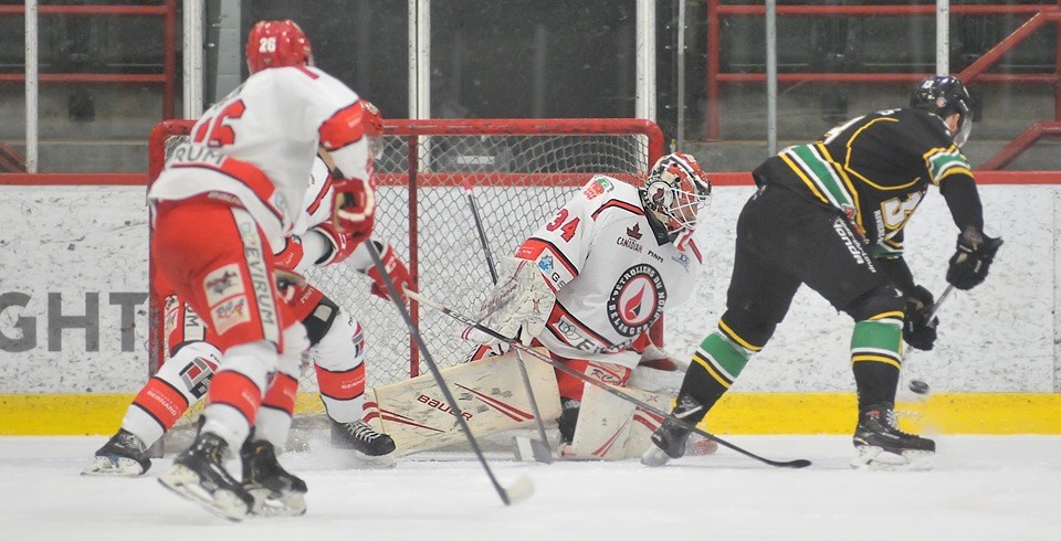 Hockey: les Pétroliers manquent un point
