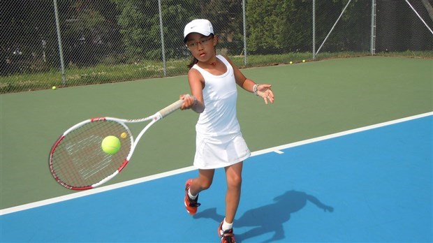 Laval rouvre progressive des terrains de tennis extérieurs