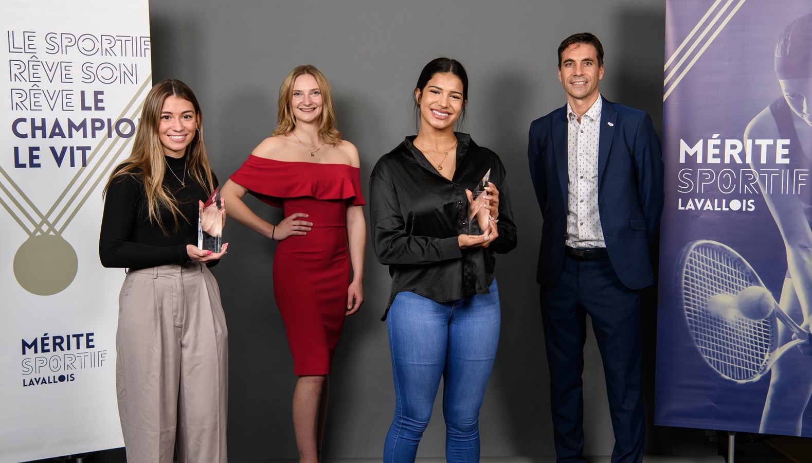 Ève Rajotte, Laurie St-Georges, Kiana Dufour et Nicholas Borne, Conseiller municipal du district Laval-les-Iles, membre du comité exécutif et DGA - Services de proximité